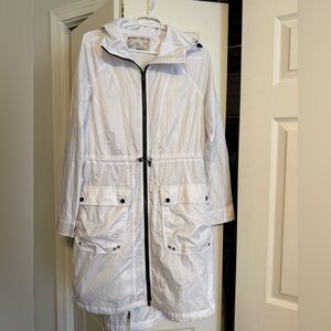 Athleta Women’s “City Slicker” White Recycled Utility Jacket Raincoat with Hood